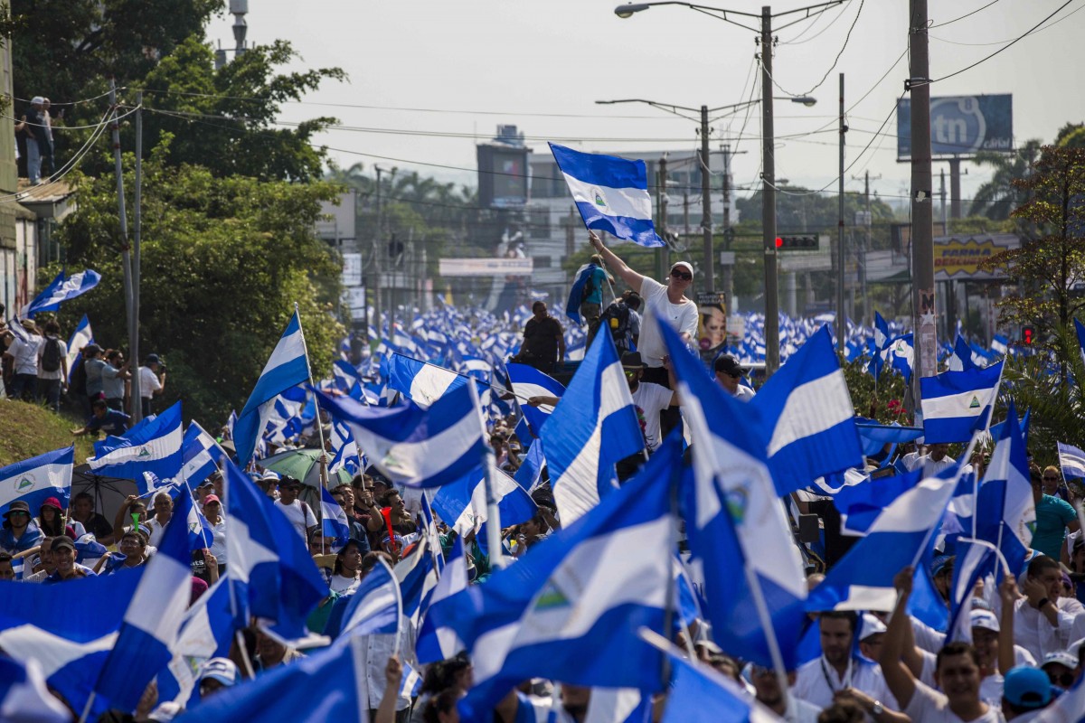 Никарагуа траур. Никарагуа США ввод войск. Никарагуа протесты. Бело синий флаг России протест. Никарагуа виза.
