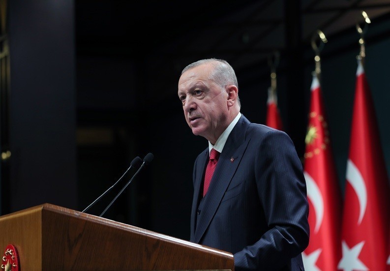  Ο Ερντογάν θέλει να φυλακίσει και Έλληνες δημοσιογράφους: Μήνυση σε εφημερίδα για τον τίτλο «I siktir git Mr Erdogan» .