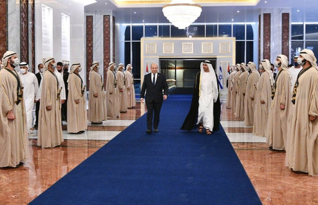 Τα Ηνωμένα Αραβικά Εμιράτα αναλαμβάνουν ρόλο ηγέτη στη Μέση Ανατολή.