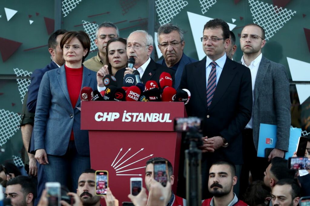  Φοβερή πρόβλεψη του δημάρχου της Κωνσταντινούπολης: Ο Ερντογάν θα υποστεί “τεράστια ήττα” στις εκλογές, αλλά…