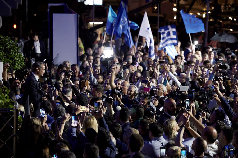 Σκληρή επίθεση στη Νέα Δημοκρατία από τη Γερμανία: Οι διασυνδέσεις του κόμματος με επιχειρήσεις είναι τεράστιες, υποστηρίζει… «Η εταιρεία Ελλάδα»!