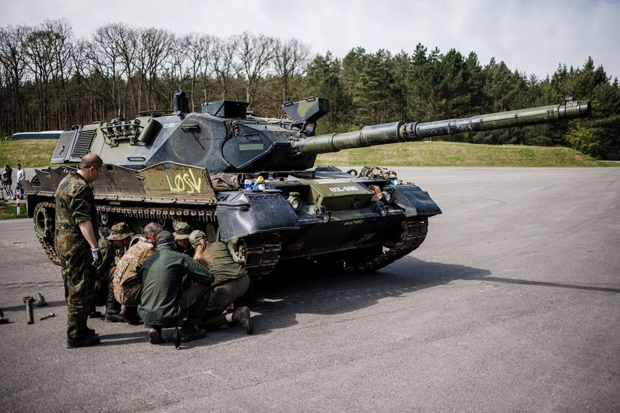 Trasferimento di carri armati greci all’Ucraina mediato dalla Germania?  Trasporto di carri armati in cerchio, che attualmente rappresenta un ostacolo per il Parlamento svizzero