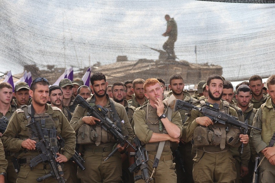 Σύντομα θα δείτε τη Γάζα από μέσα» λέει ο υπουργός Άμυνας στους στρατιώτες του Ισραήλ: «Η εντολή θα δοθεί» | Hellasjournal.com