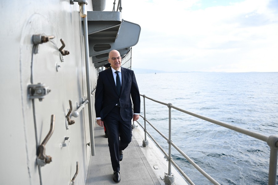  Δένδιας: H Ελλάδα στέλνει φρεγάτα του Πολεμικού Ναυτικού στην Ερυθρά Θάλασσα, θα συνδράμει τη διεθνή ναυτική επιχείρηση Prosperity Guardian.