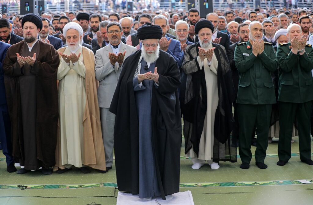  Μετά τον Χαμενεΐ τι; Οι υπόγειες διεργασίες για τη διαδοχή του και το μέλλον του καθεστώτος που αμφισβητείται από όλο και περισσότερους Ιρανούς.